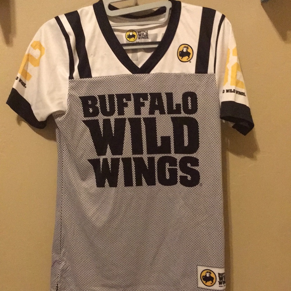 BUFFALO WILD WINGS SHIRT